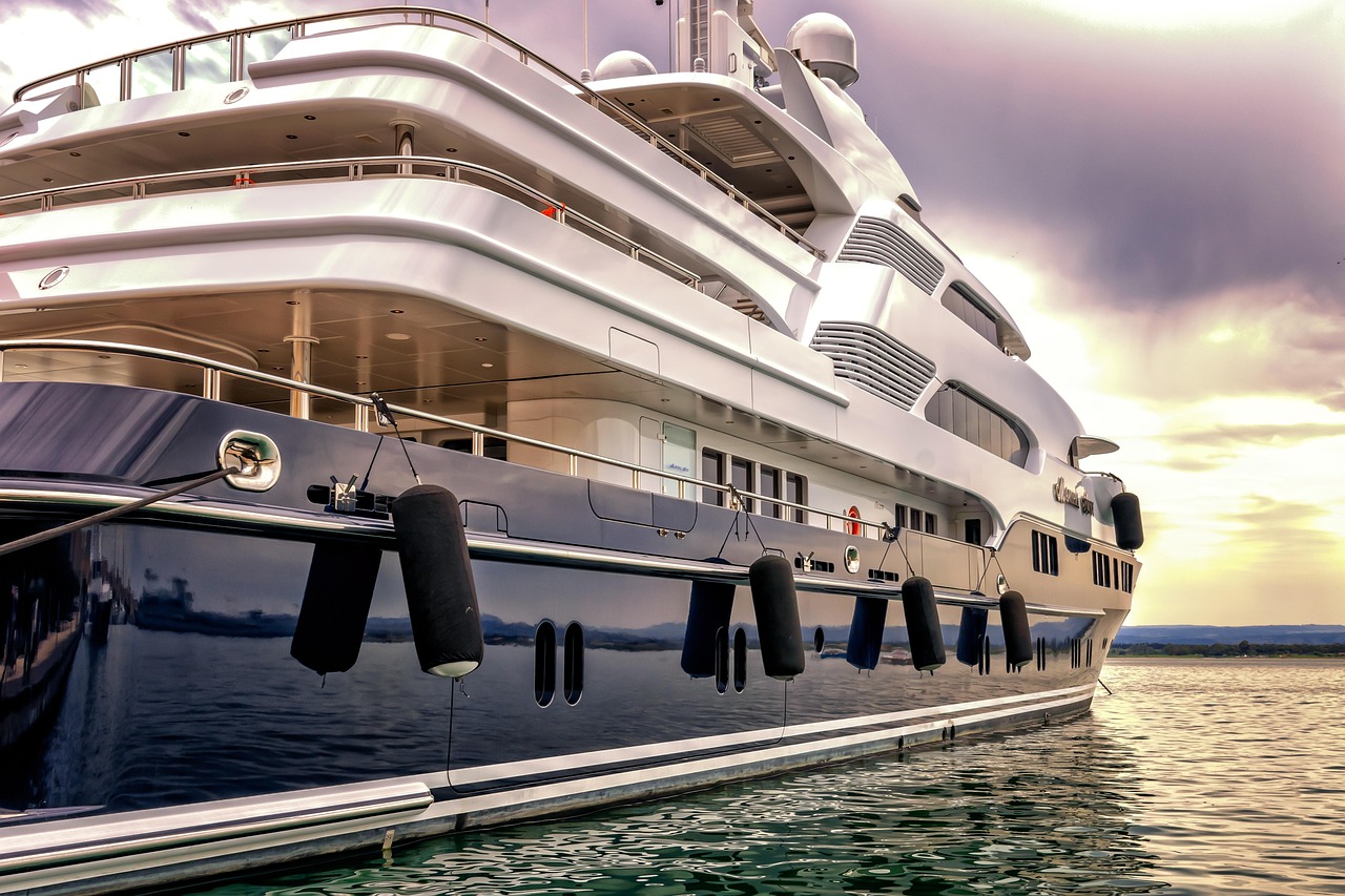 Liveaboard diving