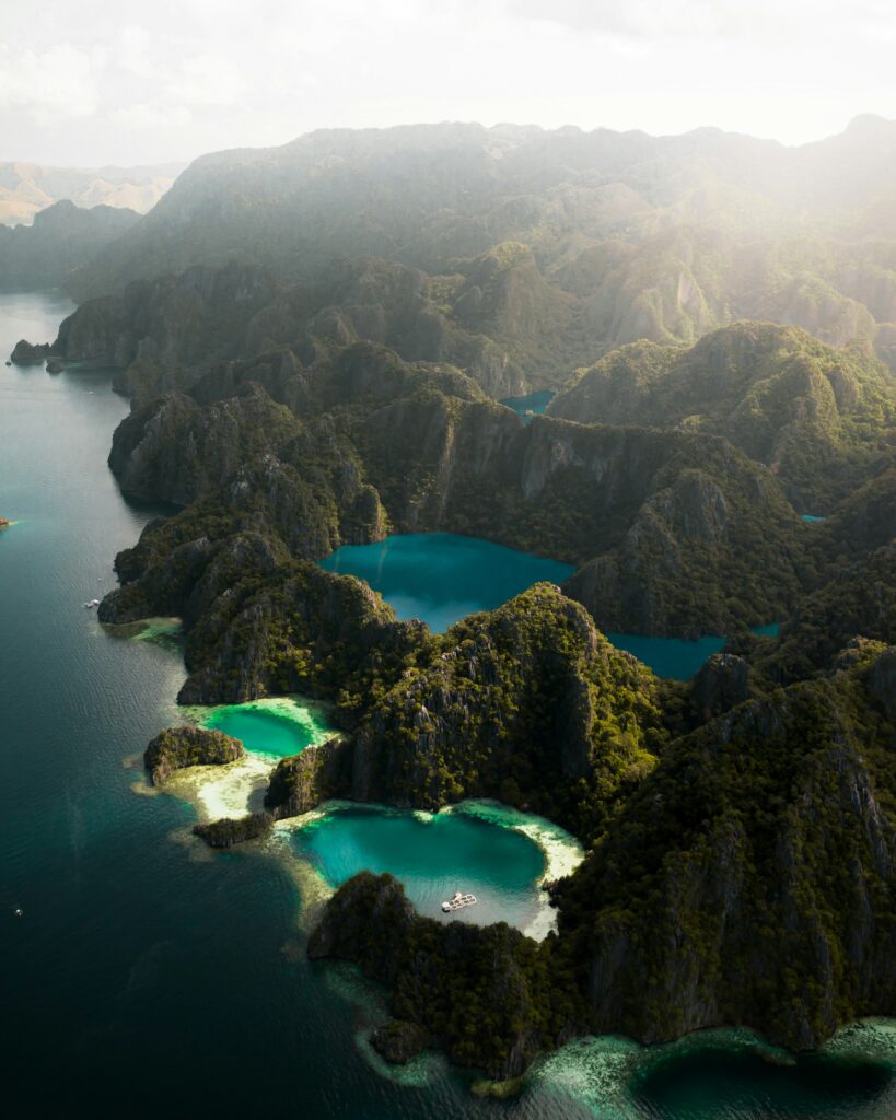 Coron - Famous for its beautiful scenery and awesome wreck diving