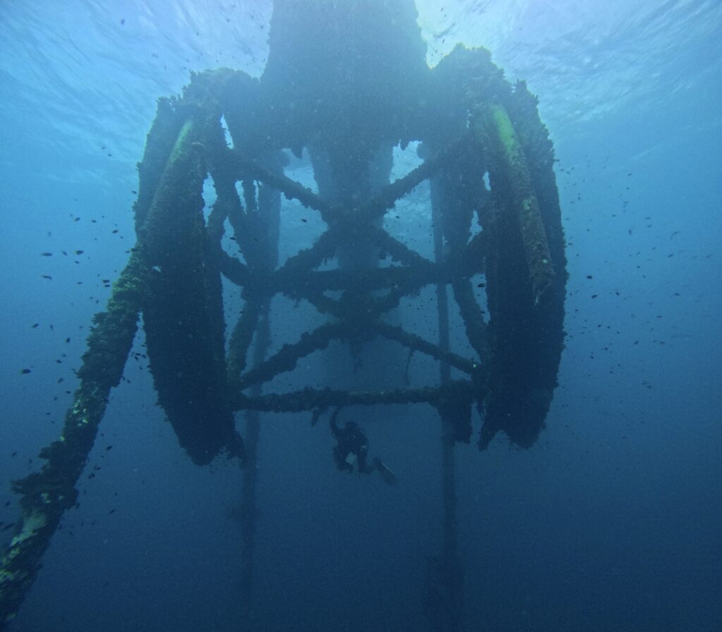 Diving in El Nido - Diving in Palawan Old cable rig - Diving in El Nido