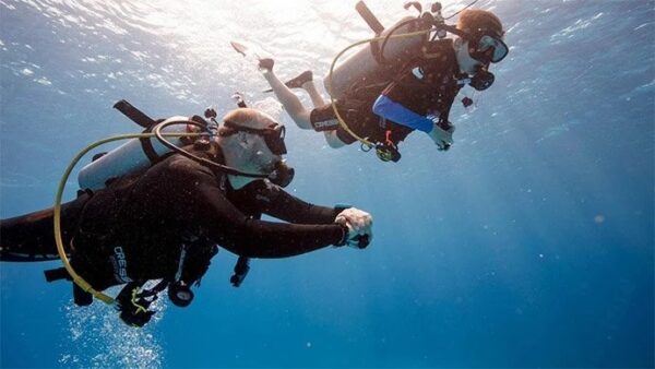 Discover scuba diver